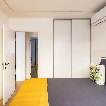 Apartment Yellow Breeze By Cozy