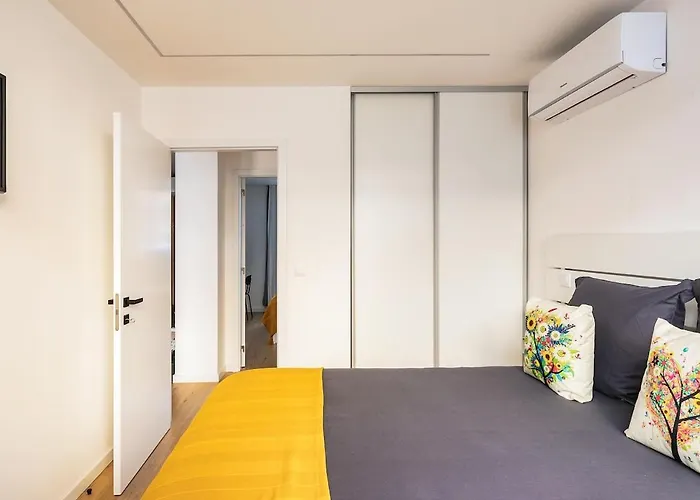 Apartment Yellow Breeze By Cozy