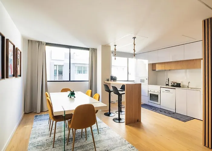 Yellow Breeze By Cozy Oporto