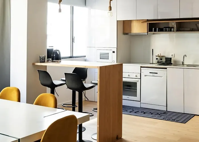 Apartment Yellow Breeze By Cozy