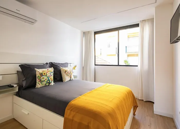 Yellow Breeze By Cozy Oporto